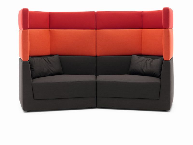 Scope Sofa Sitzelement hoch von Cor, modernes modulares Sofa mit hoher Rückenlehne in Rot und Orange.